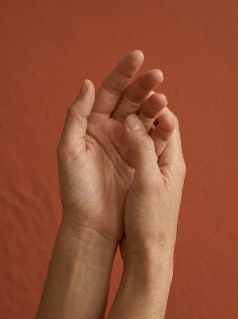 Our-Philosophy-Touching-Hands Η φιλοσοφία μας - Συμβολισμος Χέρια